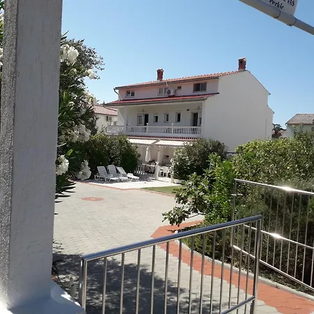 Ferien Haus Mit Bestway-pool,parking,garten ,grill,3 Terrassen Holiday home