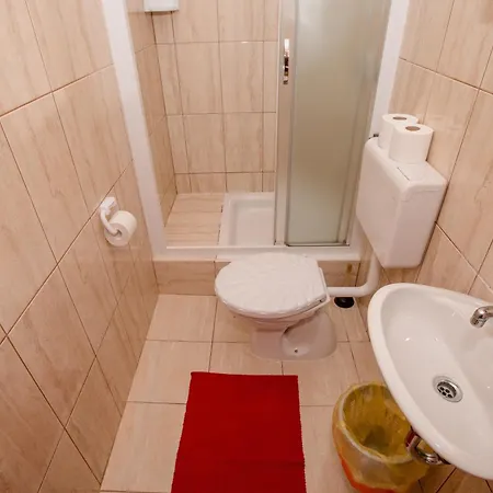Holiday home Ferien Haus Mit Bestway-pool,parking,garten ,grill,3 Terrassen Palit