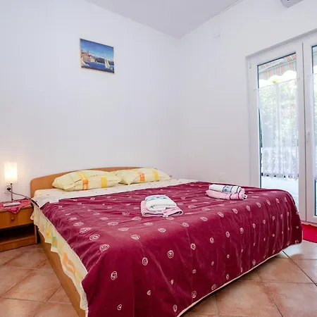 Holiday home Ferien Haus Mit Bestway-pool,parking,garten ,grill,3 Terrassen Palit