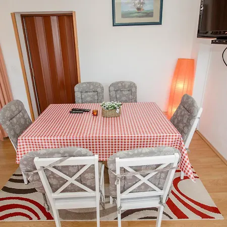 Ferien Haus Mit Bestway-pool,parking,garten ,grill,3 Terrassen Holiday home *