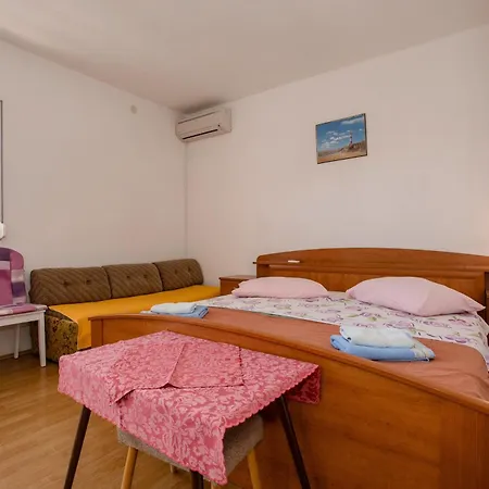Holiday home Ferien Haus Mit Bestway-pool,parking,garten ,grill,3 Terrassen Palit