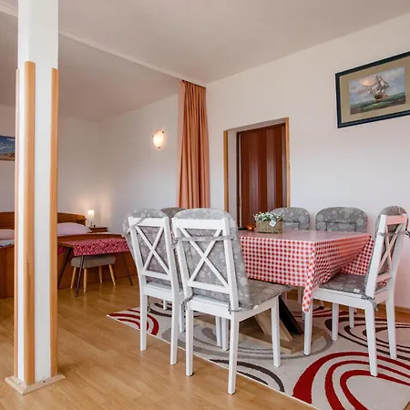 Ferien Haus Mit Bestway-pool,parking,garten ,grill,3 Terrassen