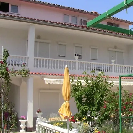 Ferien Haus Mit Bestway-pool,parking,garten ,grill,3 Terrassen Palit